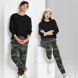 Wild fable camo sweatpants!